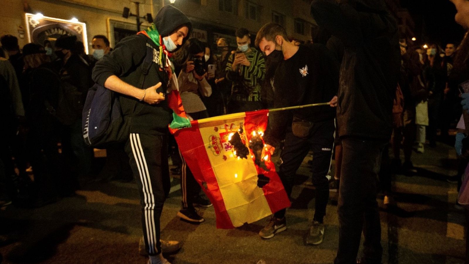 El Constitucional dice que los ultrajes a la bandera no están amparados por la libertad de expresión