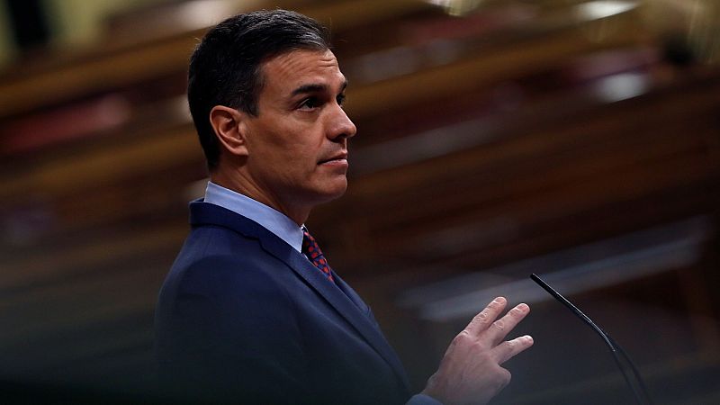 Sánchez pide "no abrir la puerta a la tercera ola" ante una oposición que le reprocha su gestión