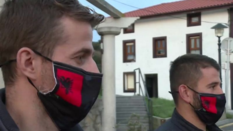 Dos jóvenes albaneses obligados a pasar el confinamiento en España salen adelante gracias a la ayuda de una familia de Bizkaia