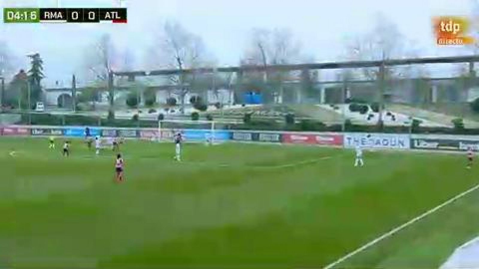 La holandesa Van Dongen marca el gol de la victoria del Atlético sobre el Madrid.