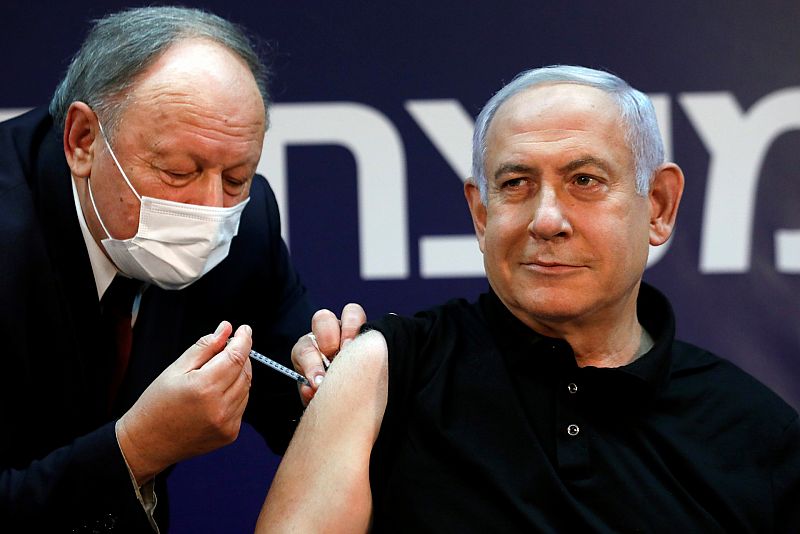 Netanyahu recibe la vacuna contra la COVID-19 dando inicio a la campaña de vacunación en Israel