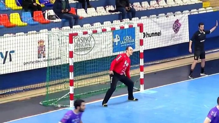 Telediario 1 - 'Jota' Hombrados, toda una leyenda del balonmano en activo a sus 48 años