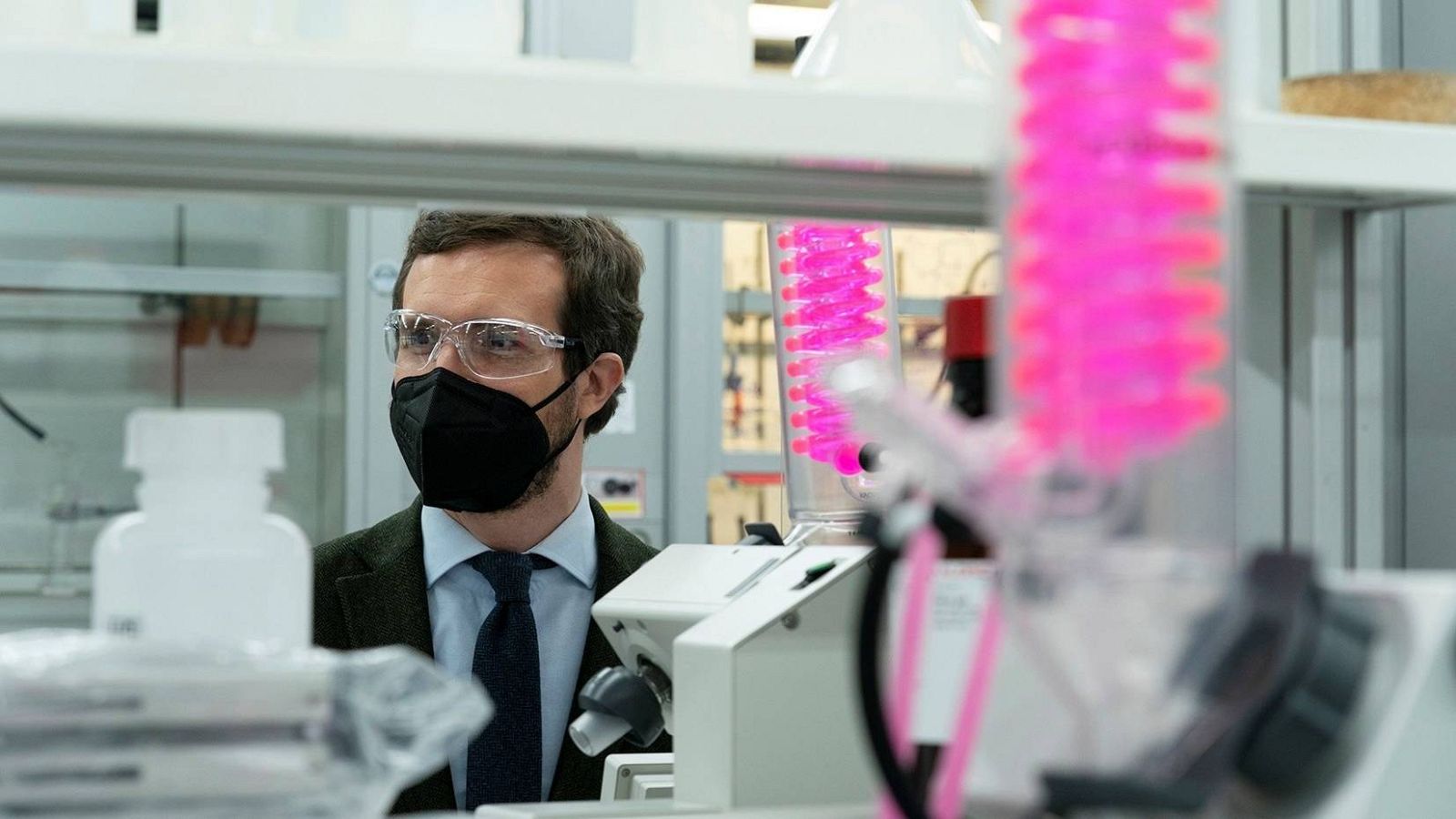 Casado critica al Gobierno por la falta de decisión rápida sobre la nueva cepa del Reino Unido