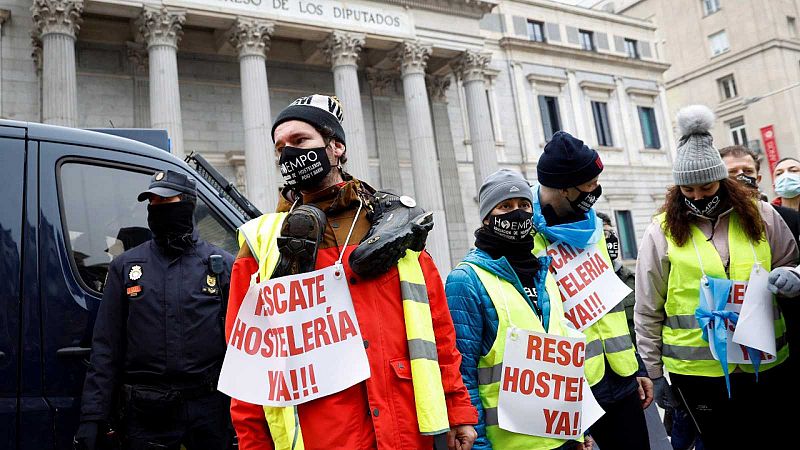 Hosteleros protestan ante el Congreso para exigir un plan de rescate urgente