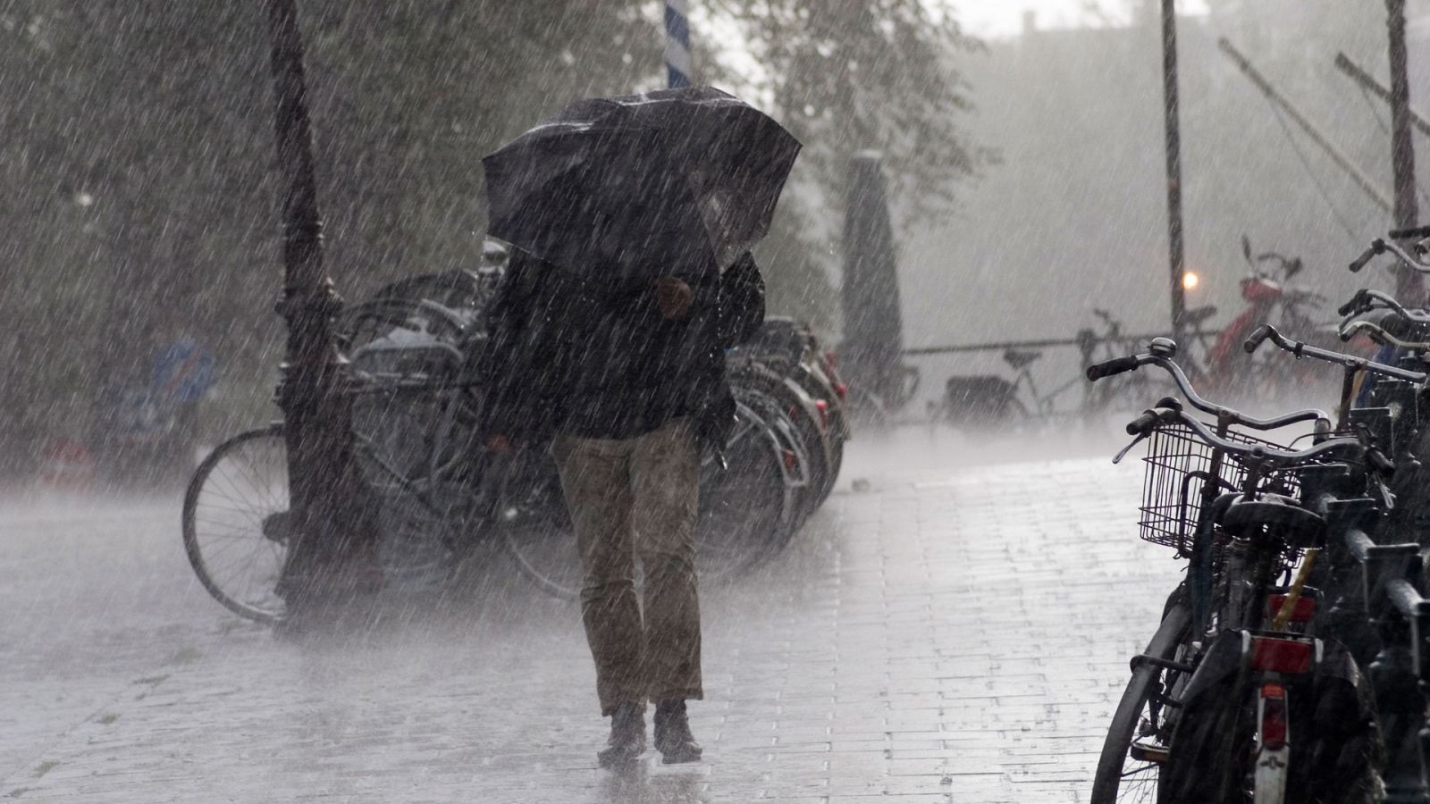 En Galicia y sobre todo de madrugada, lluvias persistentes en el oeste - Ver ahora