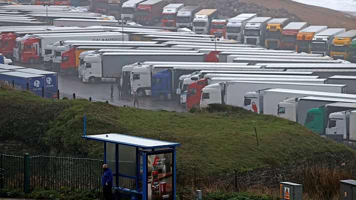 La nueva cepa deja a miles de camiones varados en Inglaterra