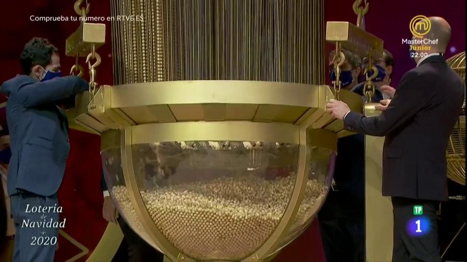 El Gordo de Lotería de Navidad 2020, Una bola atascada en la lira al caer al bombo retrasa el inicio del sorteo