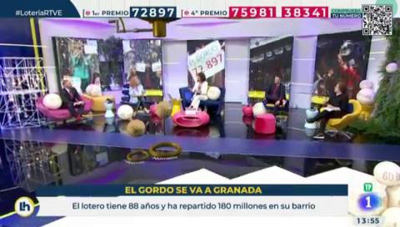 Doña Manolita vuelve a repartir el premio Gordo de la Lotería en Madrid