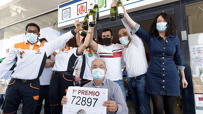 Telediario 1 - El 72.897, el Gordo de la Lotería de Navidad, reparte suerte sobre todo en Andalucía y Reus
