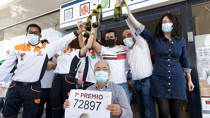 Telediario 1 - El 72.897, el Gordo de la Lotería de Navidad, reparte suerte sobre todo en Andalucía y Reus
