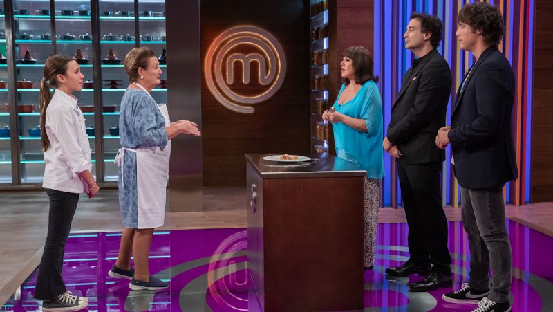 Pilar se revela como una autntica campeona de la piscina