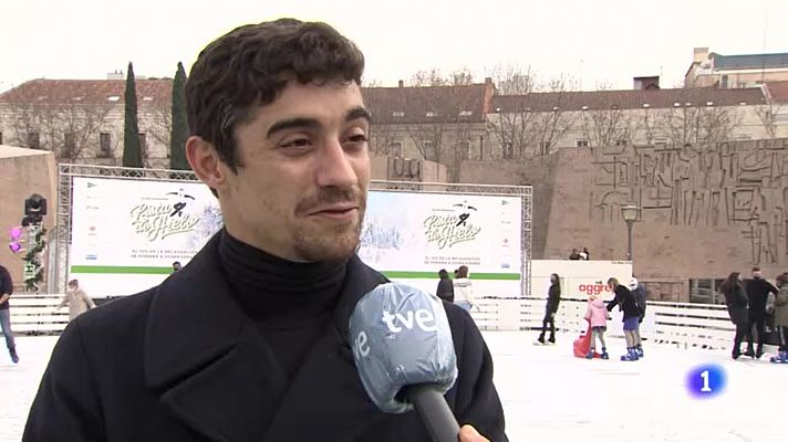 Javier Fernández inaugura pista de hielo navideña en la Plaza de Colón