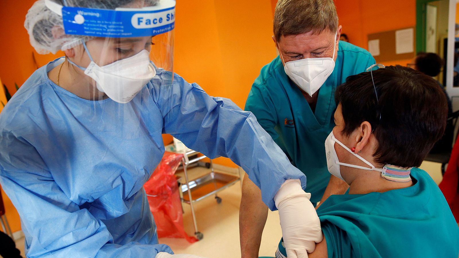 Coronavirus - Las residencias, preparadas para recibir las primeras dosis de la vacuna - Telediario 1 | Ver