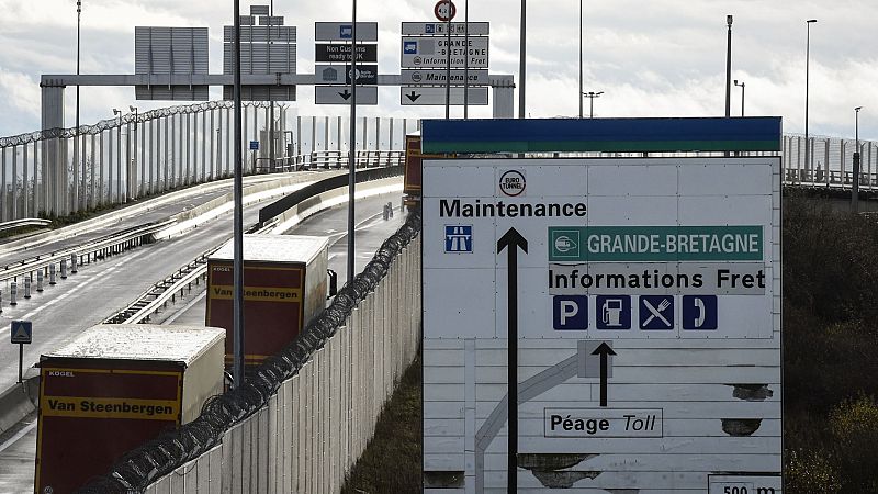 La eterna espera de los transportistas españoles en Francia