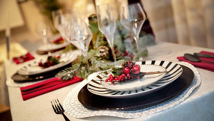 Telediario 1 - Toques de queda, limitación de personas y restricciones de movilidad: así será la Nochebuena en cada comunidad