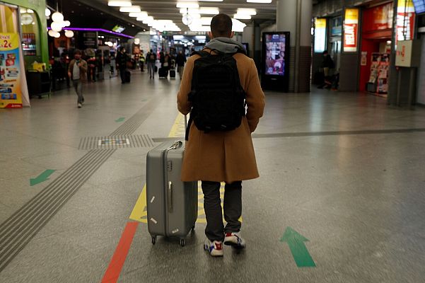 Telediario 1 - Controles en las comunidades por los desplazamientos navideños