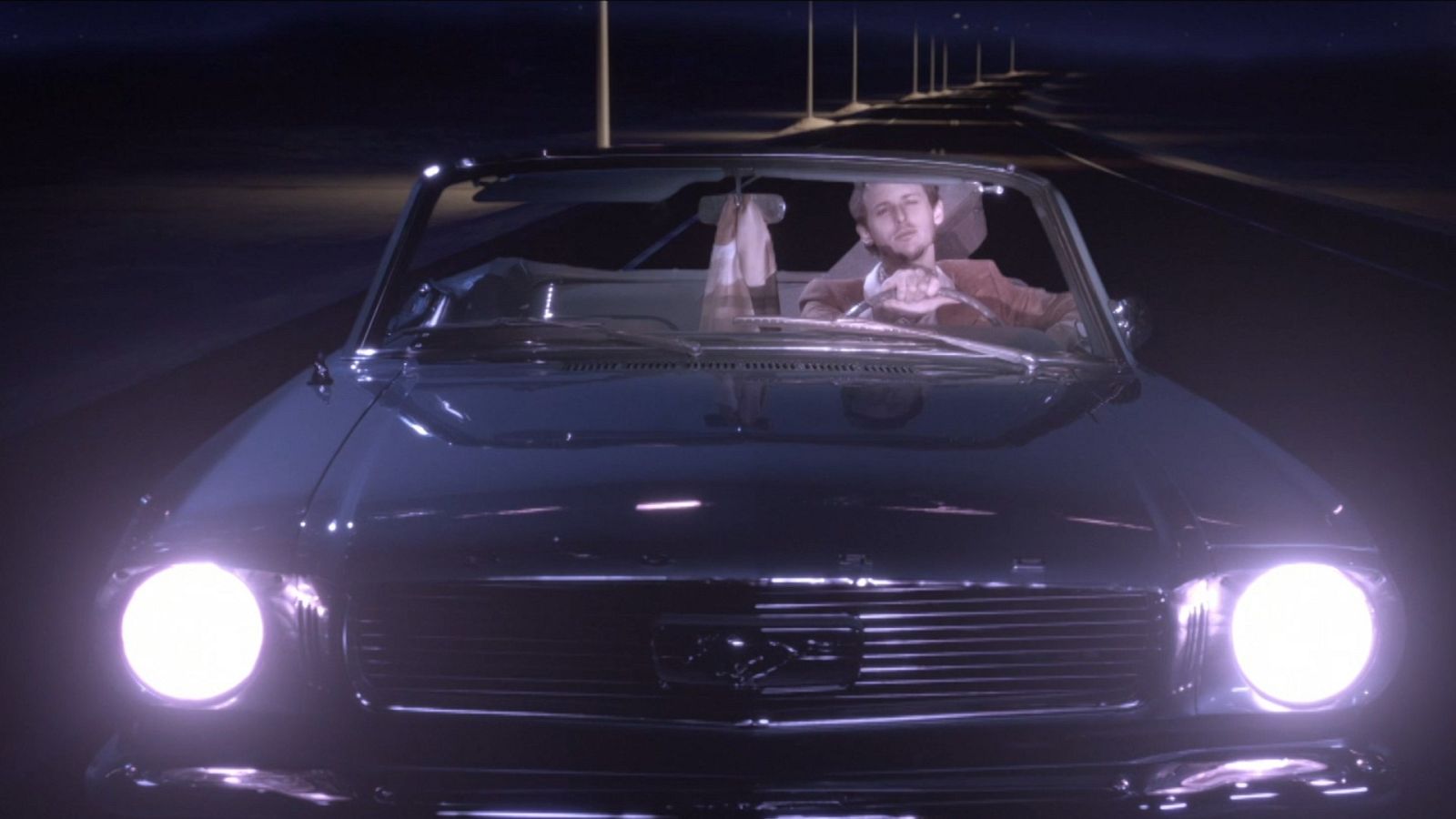 Nicolás Coronado y Cayetana Guillén Cuervo cantan "Insurrección"