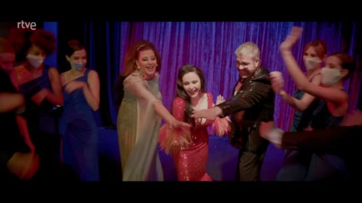 Especiales de Navidad - Telepasión 2020 - Todos cantan "Que no se acabe el mundo" con los rostros de TVE de 1990