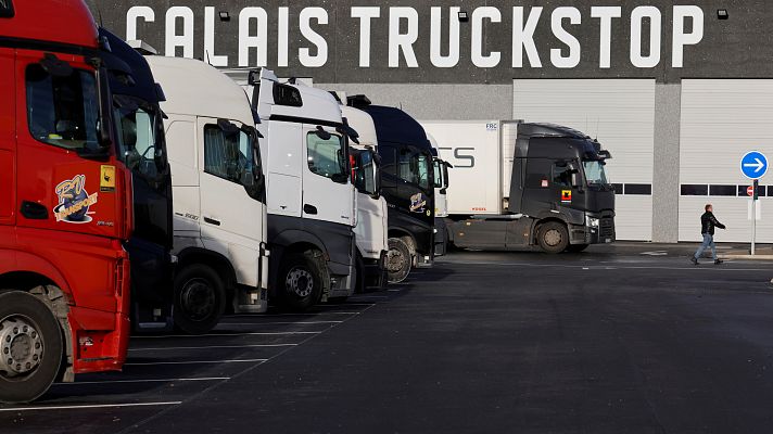Telediario 1 - Muy pocos camioneros han logrado de momento salir del Reino Unido