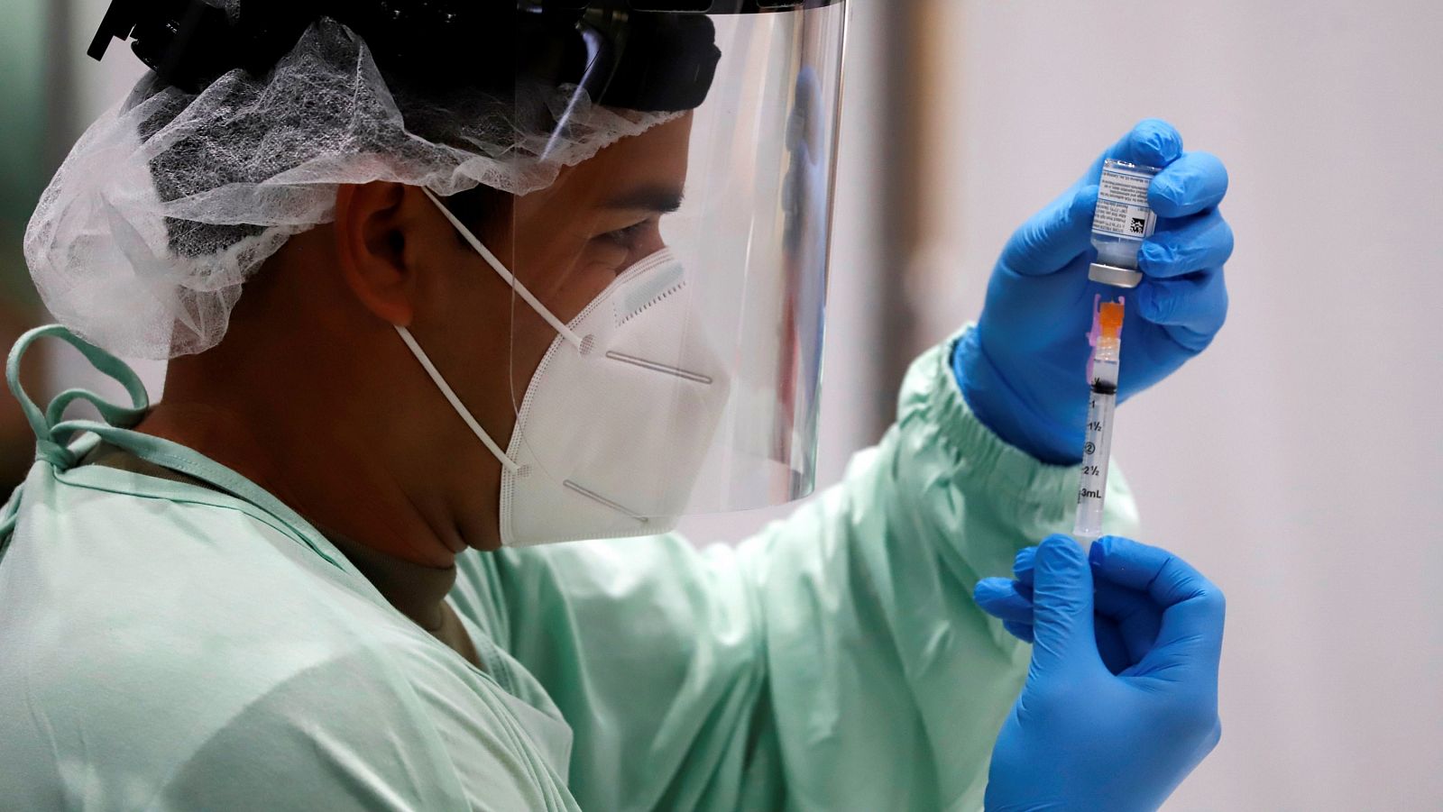 Coronavirus - España comenzará las vacunaciones de COVID-19 en situación de riesgo extremo - Telediario 1 | Ver