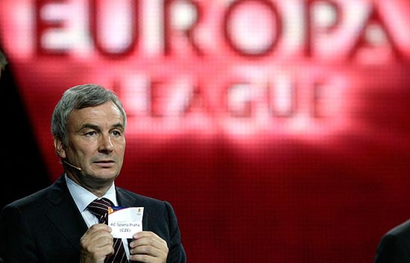  Este viernes se ha celebrado el sorteo de la fase de grupos de la Liga Europa. El Athletic se enfrentará al Werder Bremen, el Austria de Viena y el Nacional Madeira. El Valencia se medirá al Génova, al Slavia de Praga y al Lille, mientras que el Vil