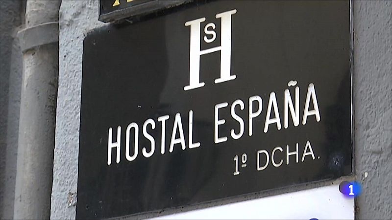 Un documental recoge las vivencias de personas que eligen vivir en un hostal para aliviar la soledad