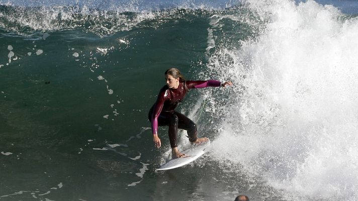Leti Canales vuelve a sentirse surfista