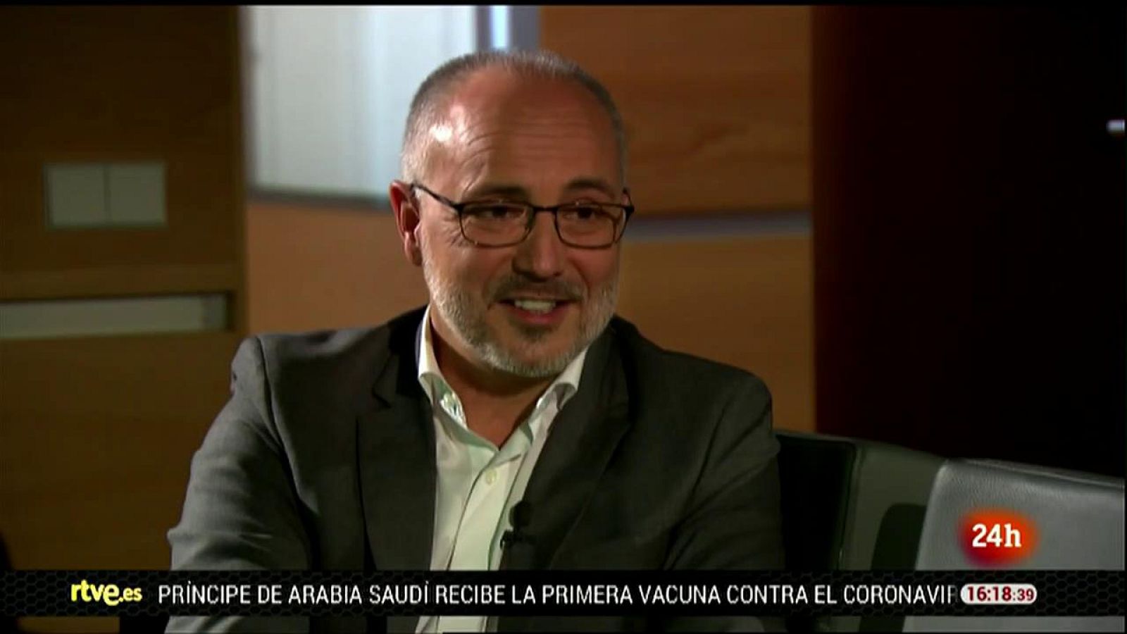 Parlamento - La entrevista - Joan Navarro: La Democracia en Palabras - 26/12/2020