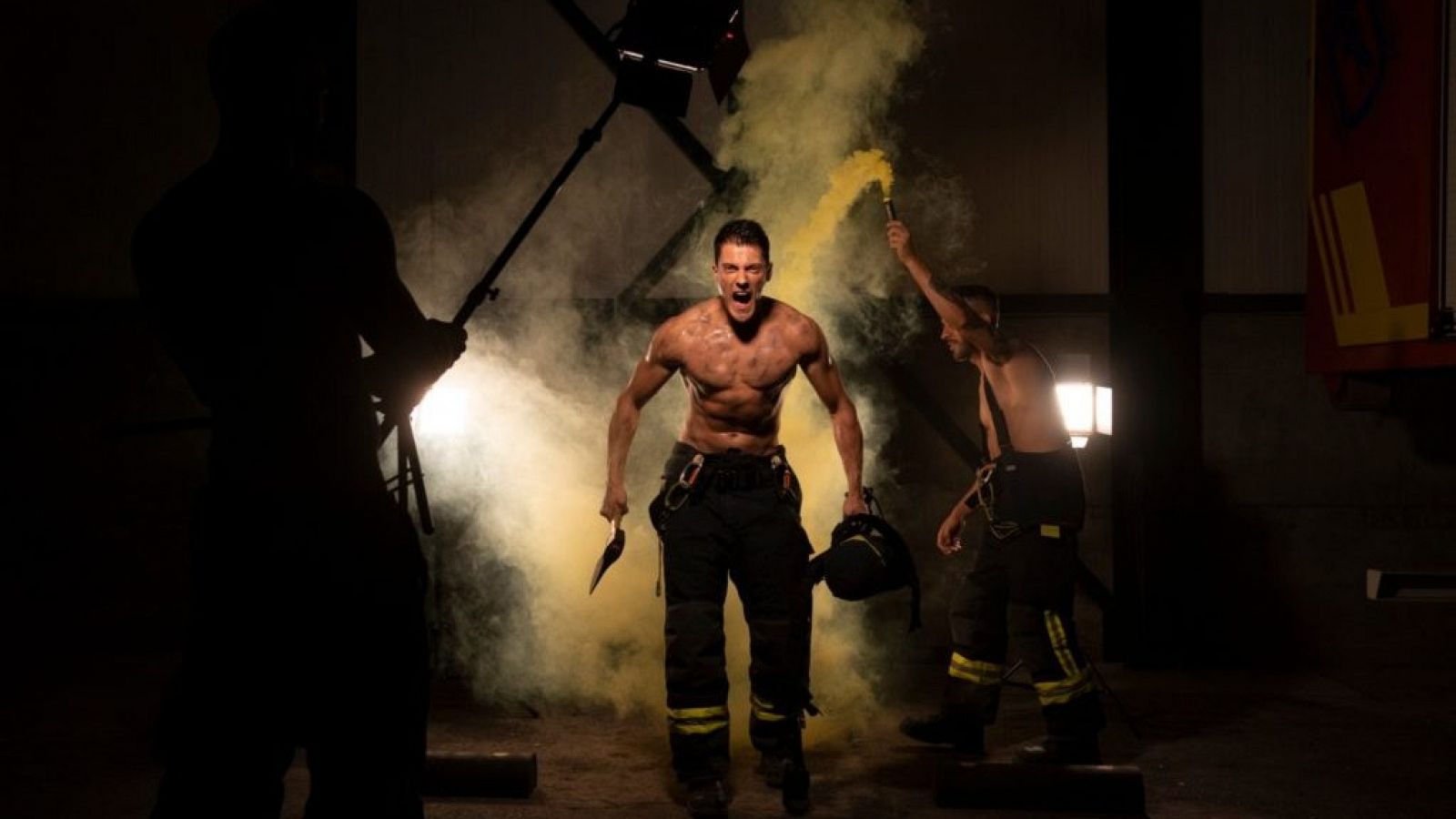 Calendario sexy y solidario de los bomberos de Madrid