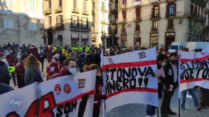 Els treballadors del metro de Barcelona es manifesten a la Plaça Sant Jaume