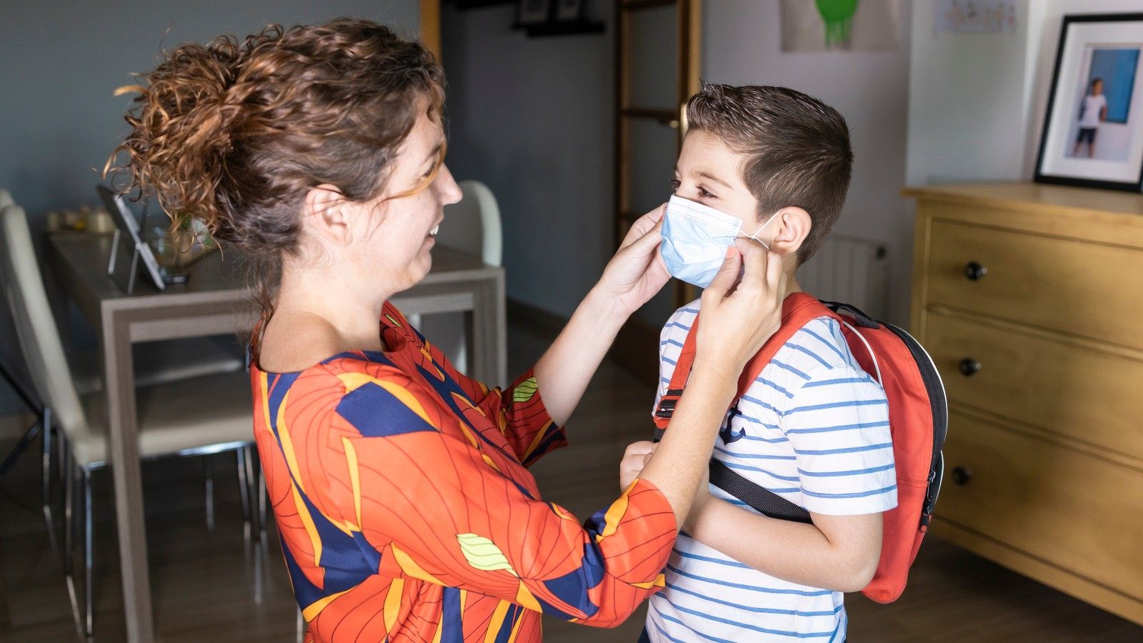 Simón explica el aumento de positivos detectados en menores por un "incremento claro de la capacidad de detección" de los casos más leves