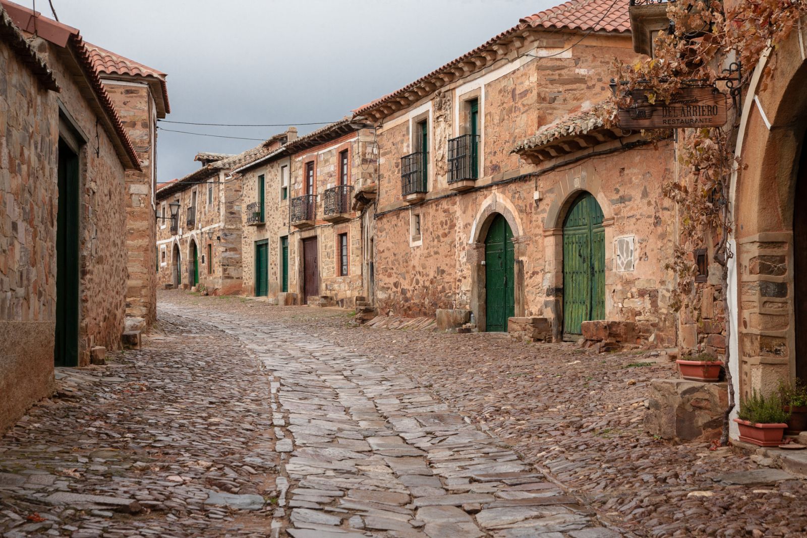 España Directo - La repoblación de los pueblos abandonados de España
