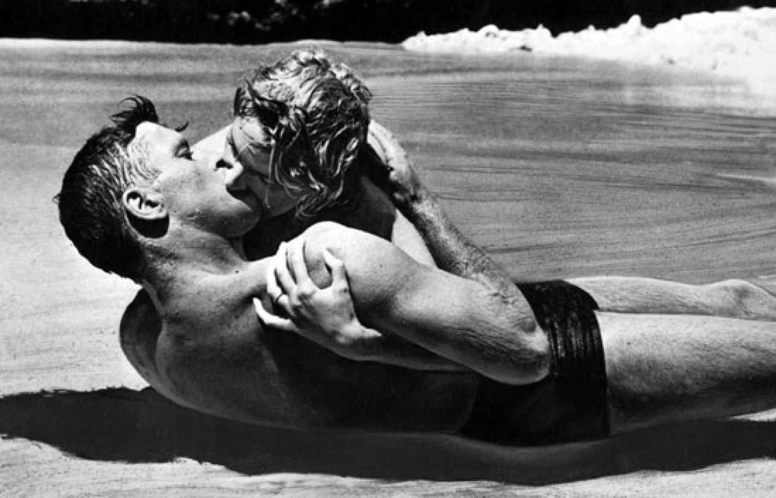 Lola Flores, el Barça y el SEAT 1400 causaron furor en la España de "Amar..."