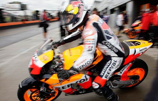  - Pedrosa vuela sobre el agua