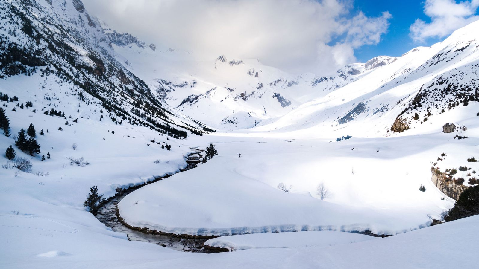 Nevadas significativas en zonas altas del norte y centro peninsular - ver ahora