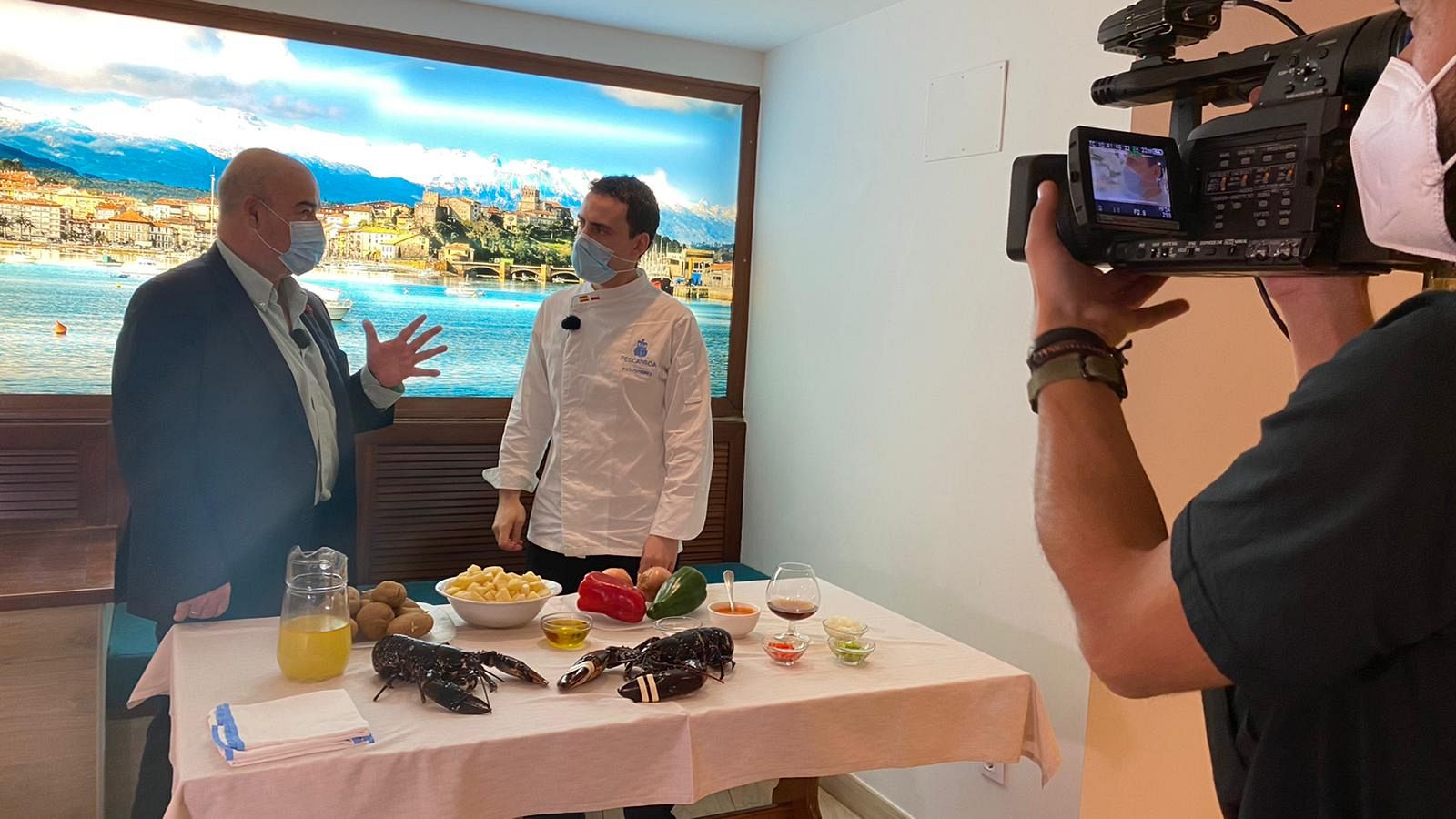 ¡Resines vuelve a la acción! Bogavantes con patatas