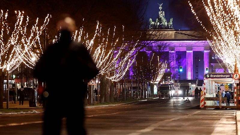 2021 arranca con calles vacías y restricciones