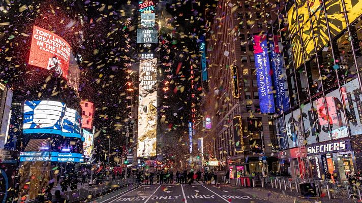 Calles vacías y restricciones en la despedida del año de la pandemia