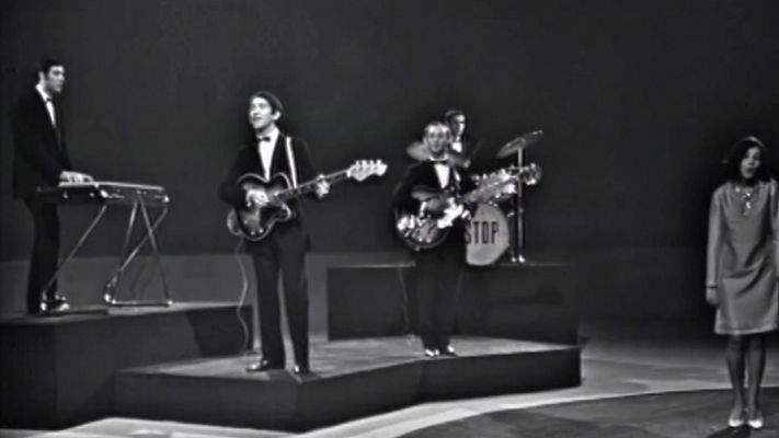 Telediario 1 - Nochevieja a 'Cachitos': música, rótulos y risas