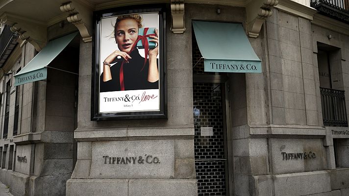 Telediario 1 - La pandemia también golpea al lujo: el sector cae más de un 20 % en 2020