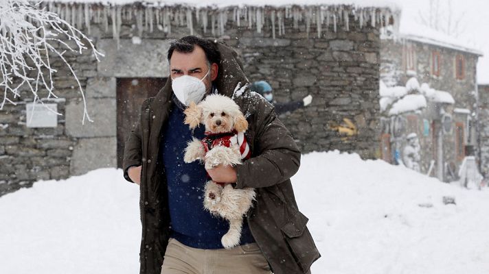 Doce comunidades autónomas en alerta por nieve, frío, oleaje, viento y aludes