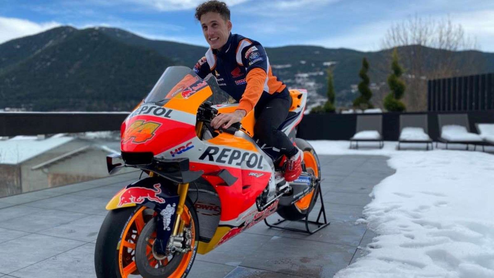 MotoGP | Pol Espargaró recibe su Honda en casa - Motociclismo | Ver