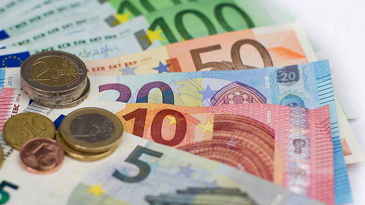 Telediario 1 - Suben las primas de seguros: las familias tendrán que pagar unos 30 euros más este año