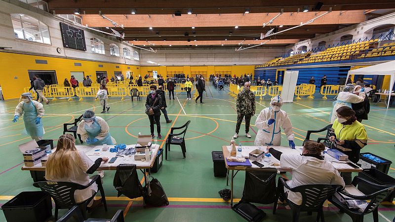 Varias comunidades autónomas endurecen las restricciones ante el auge del coronavirus 