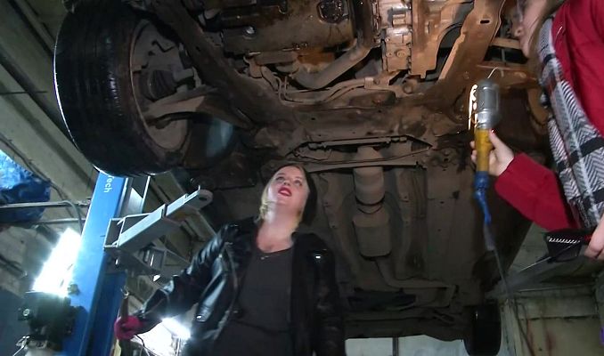 Telediario 1 - Rusia despenaliza 350 profesiones que estaban vetadas a las mujeres pero mantiene prohibidas 100 más