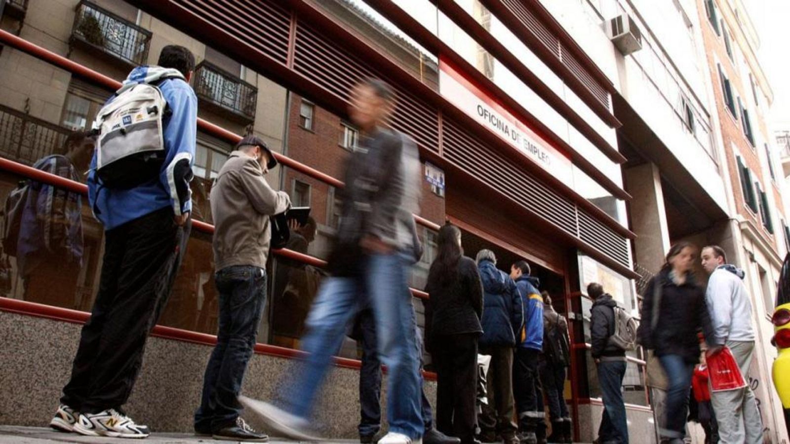 2020 se despide con una subida del paro y la bajada de la afiliación - La hora de La 1 | Ver