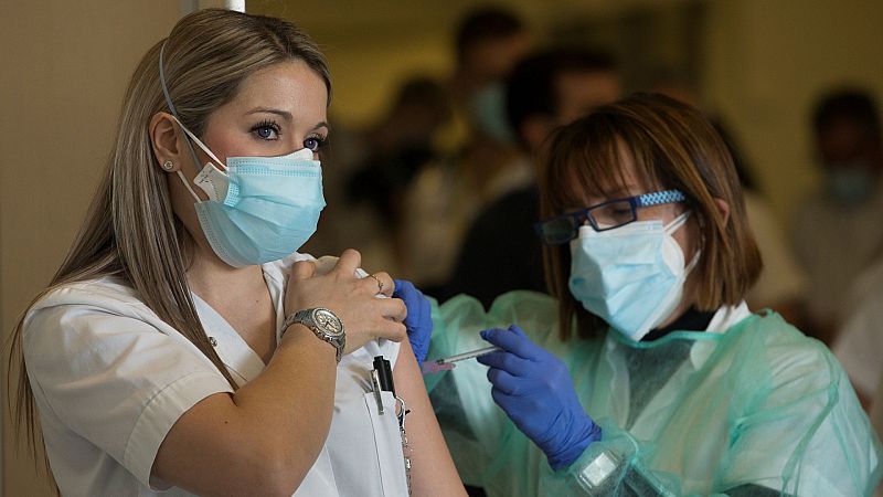 Coronavirus: Sanidad espera una remontada en la vacunación tras los retrasos - Telediario 1 | Ver