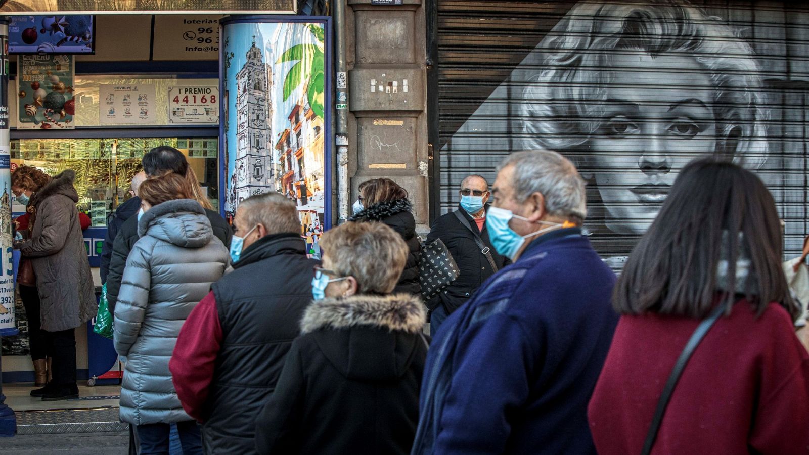 Colas de última hora para comprar décimos del Sorteo del Niño