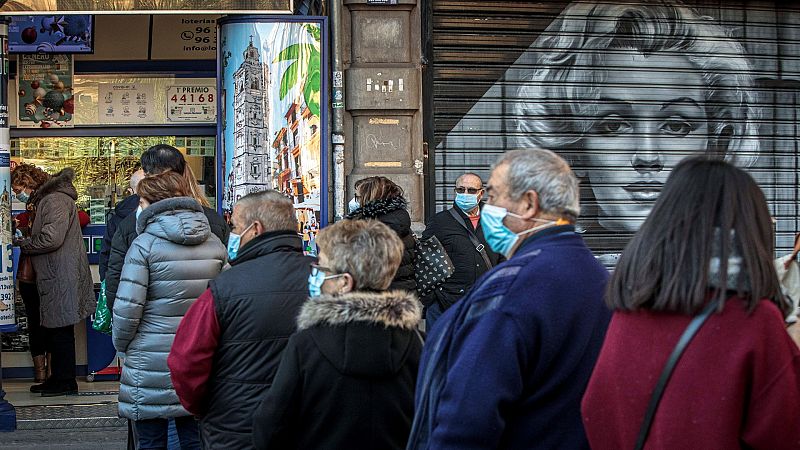 Colas de última hora para comprar décimos del Sorteo del Niño