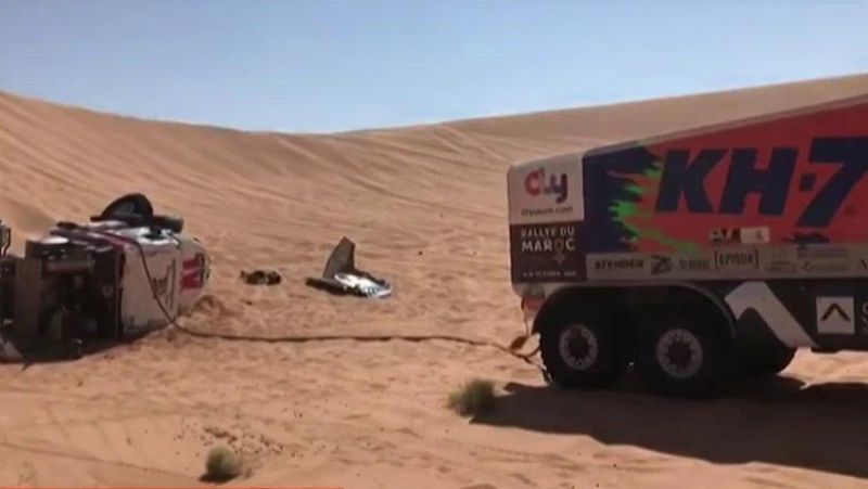 Dakar 2021 | La solidaridad del Dakar: el rescate de un camión a un ligero